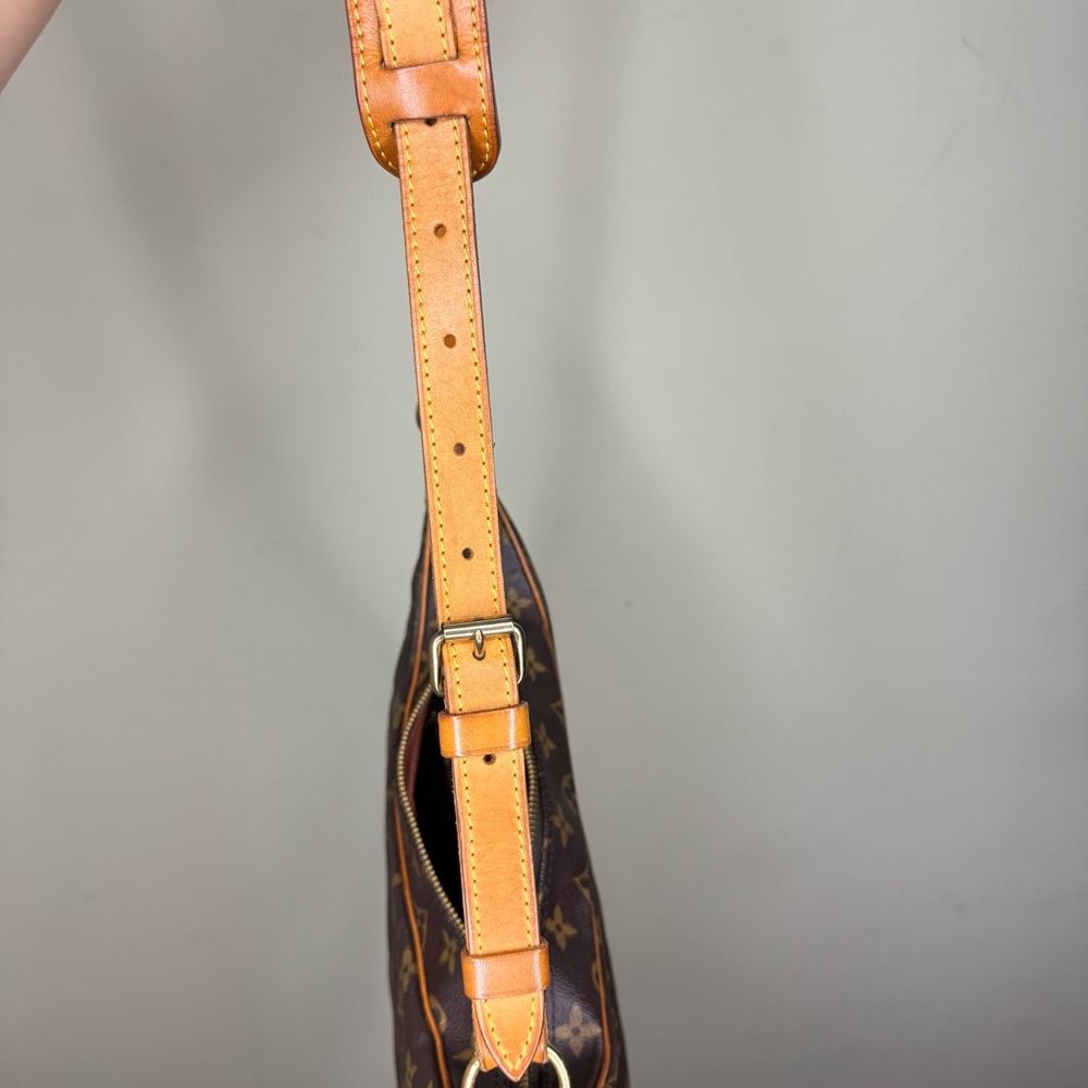 Louis Vuitton Monogram Bag - Picture 14 of 15